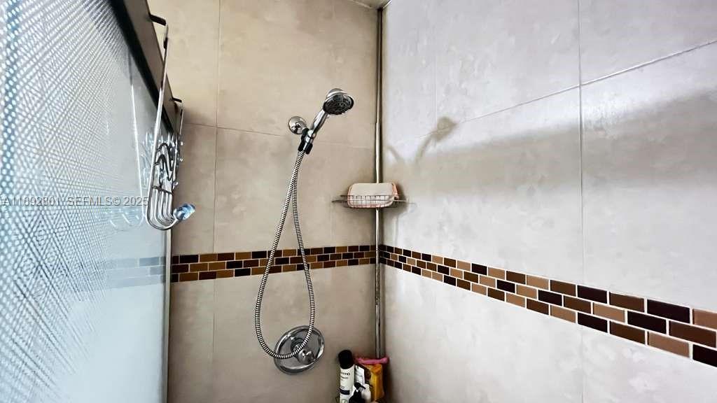 A11892801 Property Photo 13