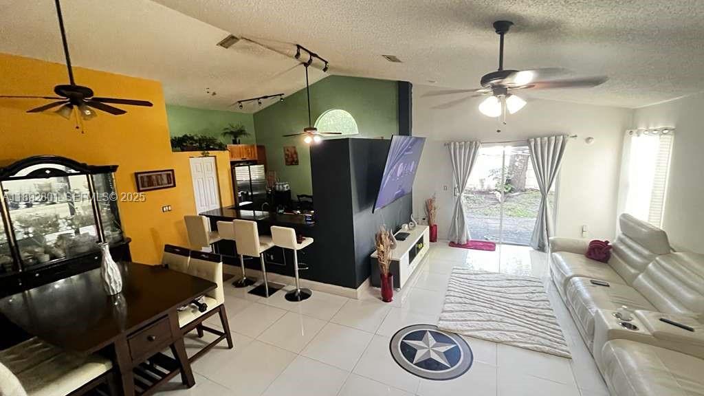 A11892801 Property Photo 14