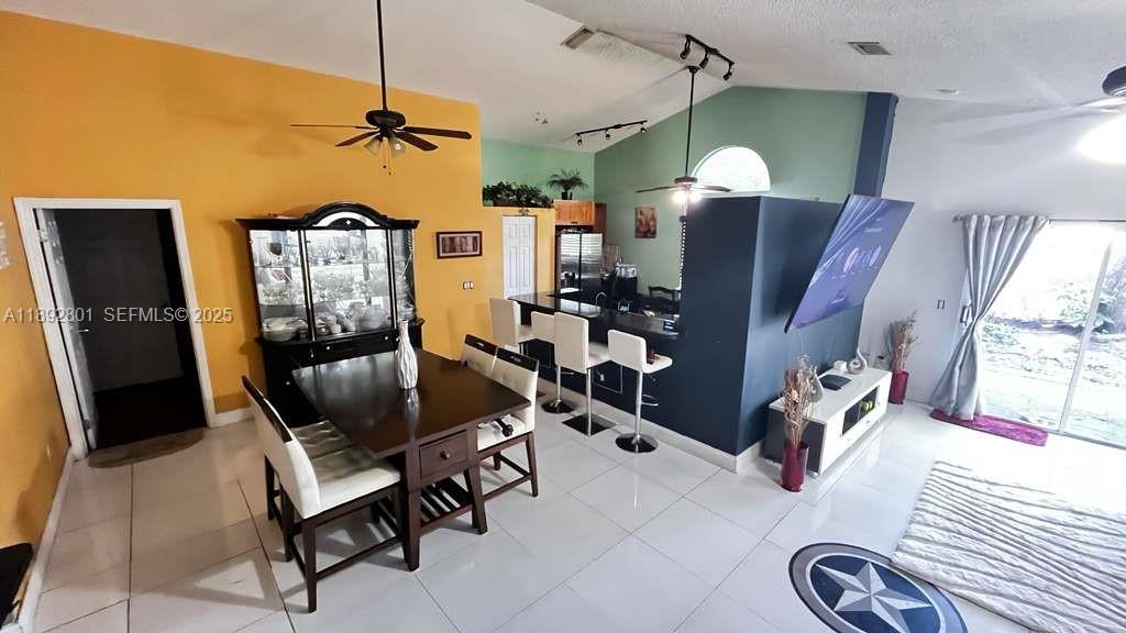 A11892801 Property Photo 15