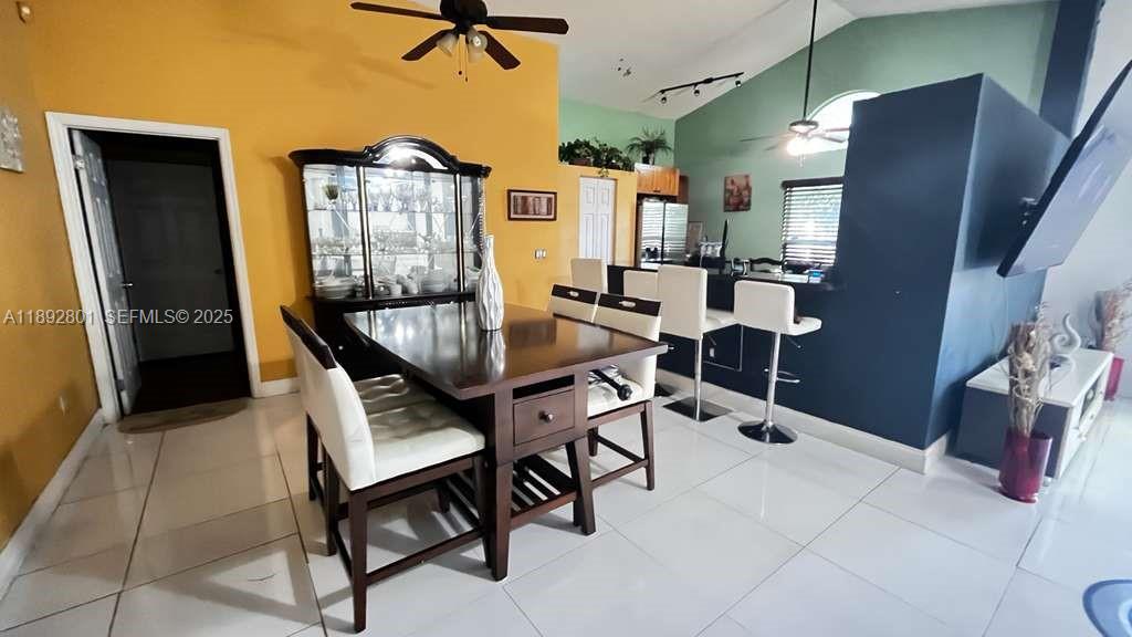 A11892801 Property Photo 16