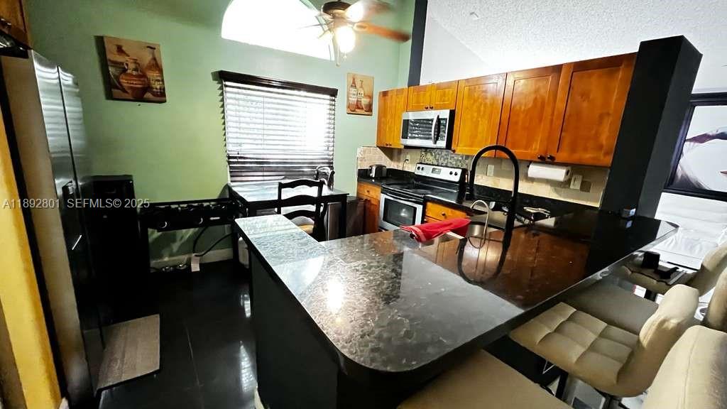 A11892801 Property Photo 18