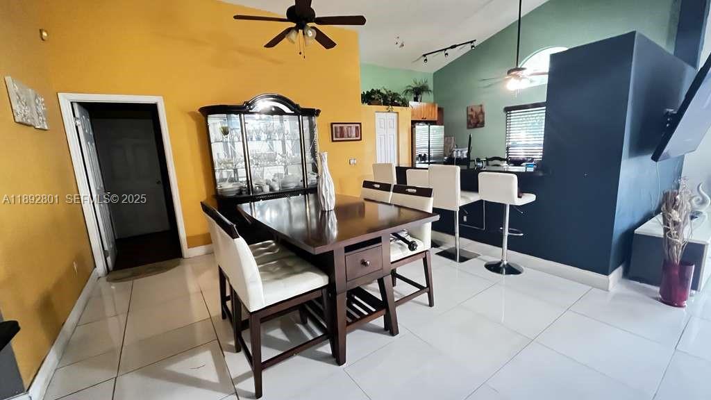 A11892801 Property Photo 19