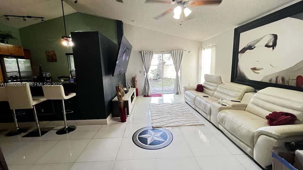 A11892801 Property Photo 20