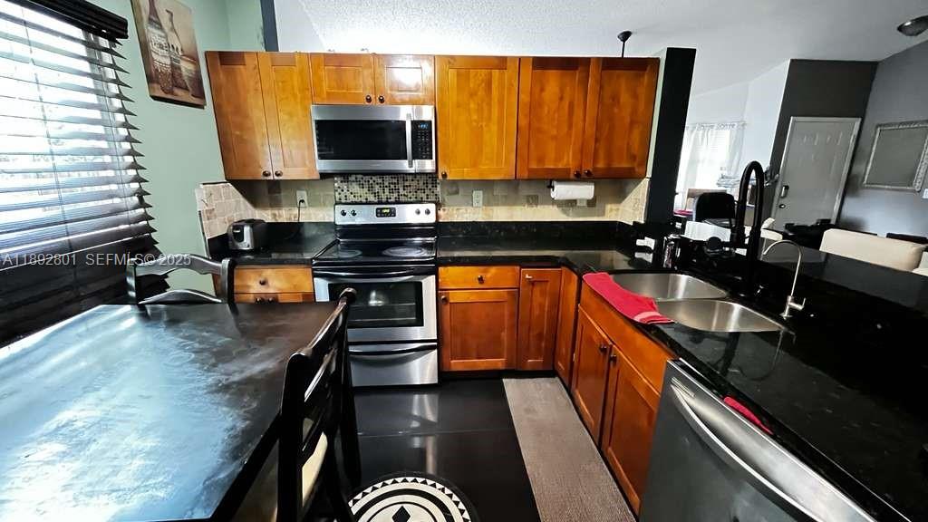 A11892801 Property Photo 22