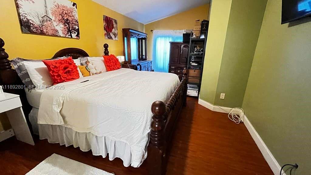 A11892801 Property Photo 25