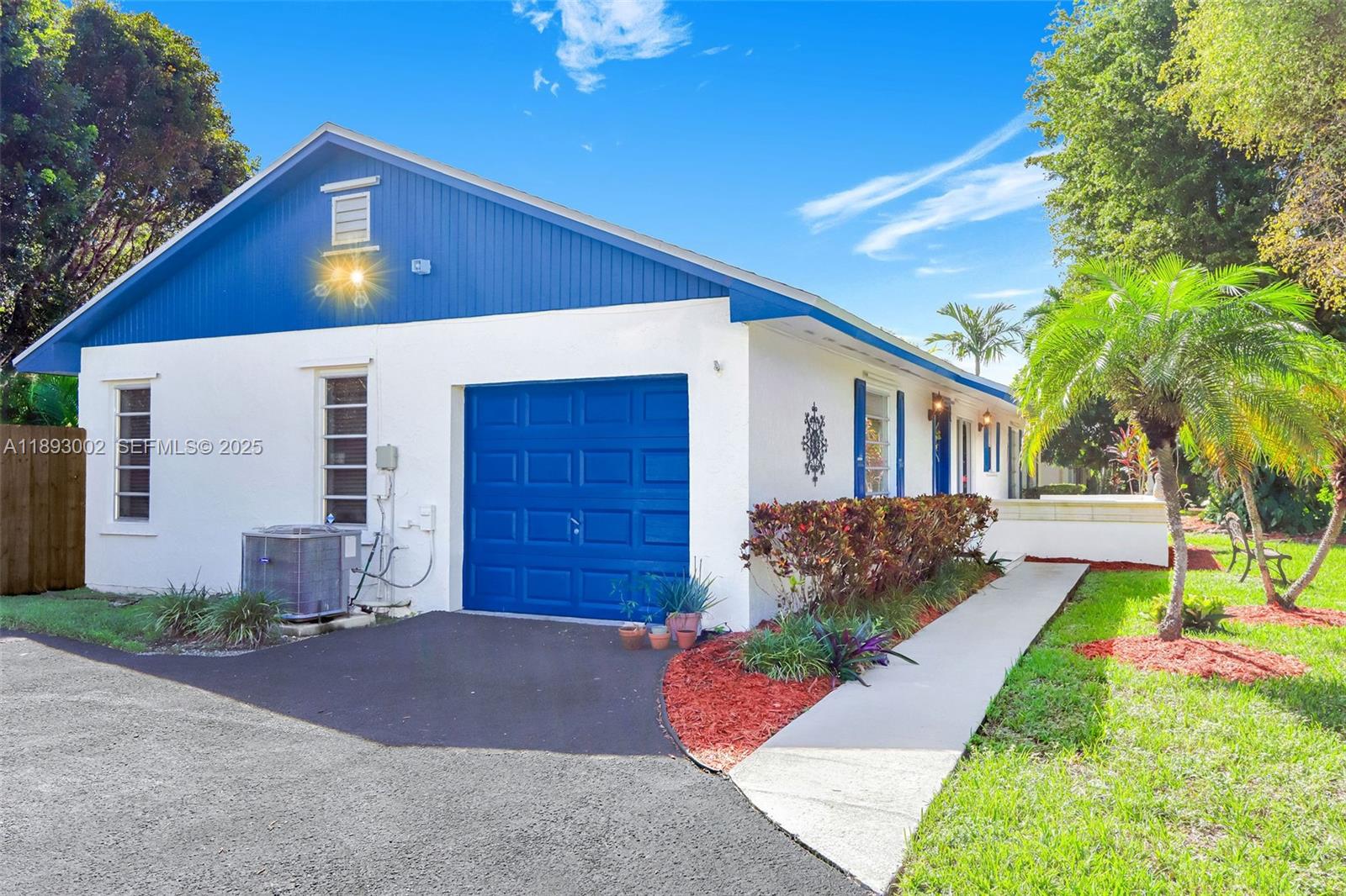 18045 Sw 87th Court Property Photo 4