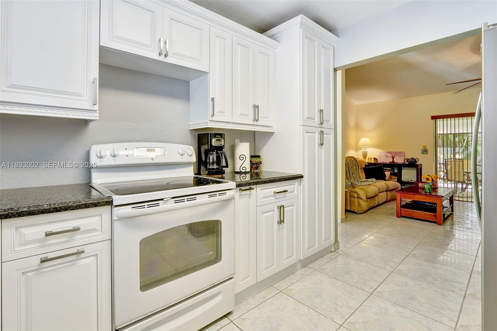 18045 Sw 87th Court Property Photo 10