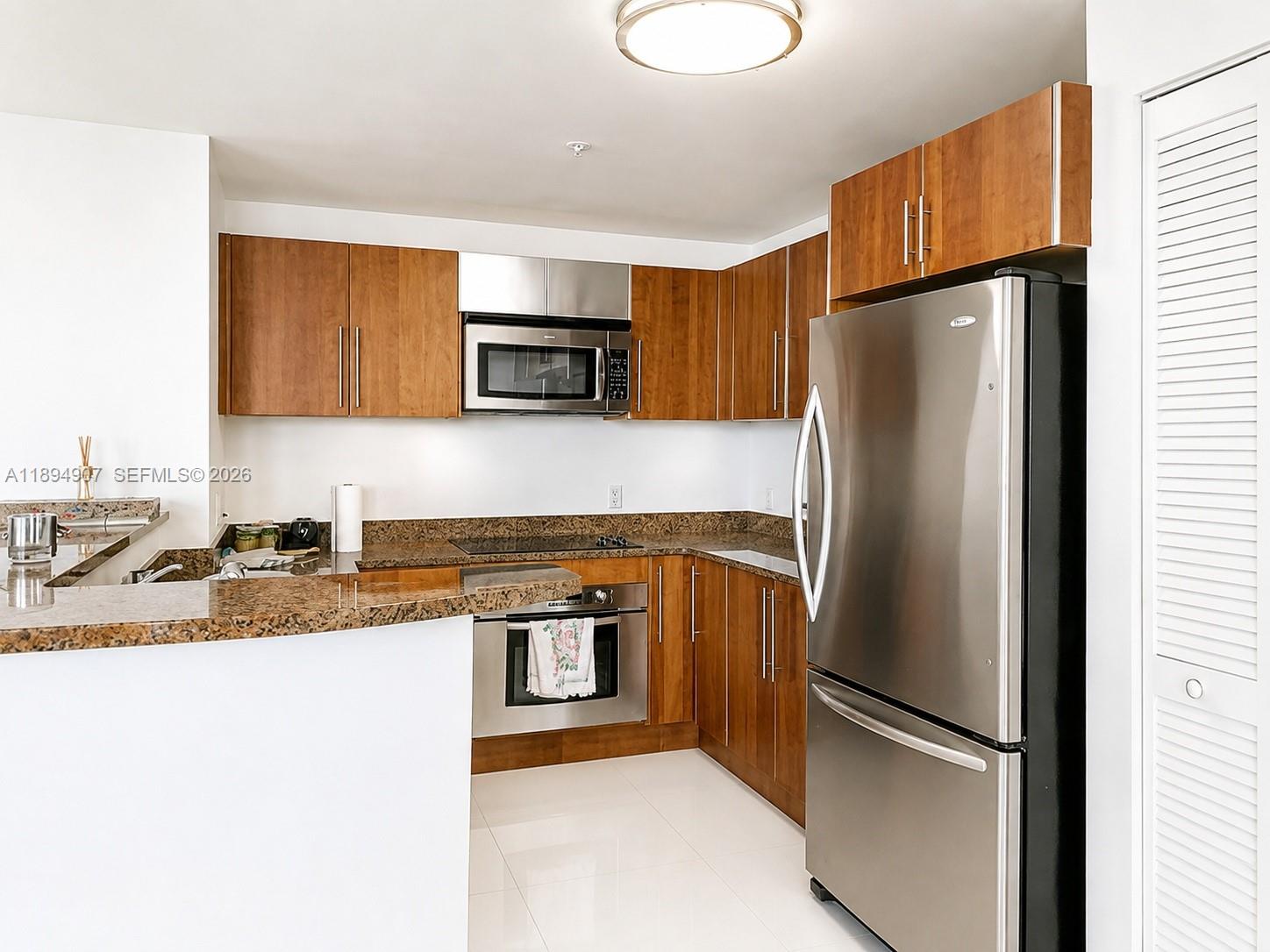 300 S Biscayne Boulevard T-1908 Property Photo 4