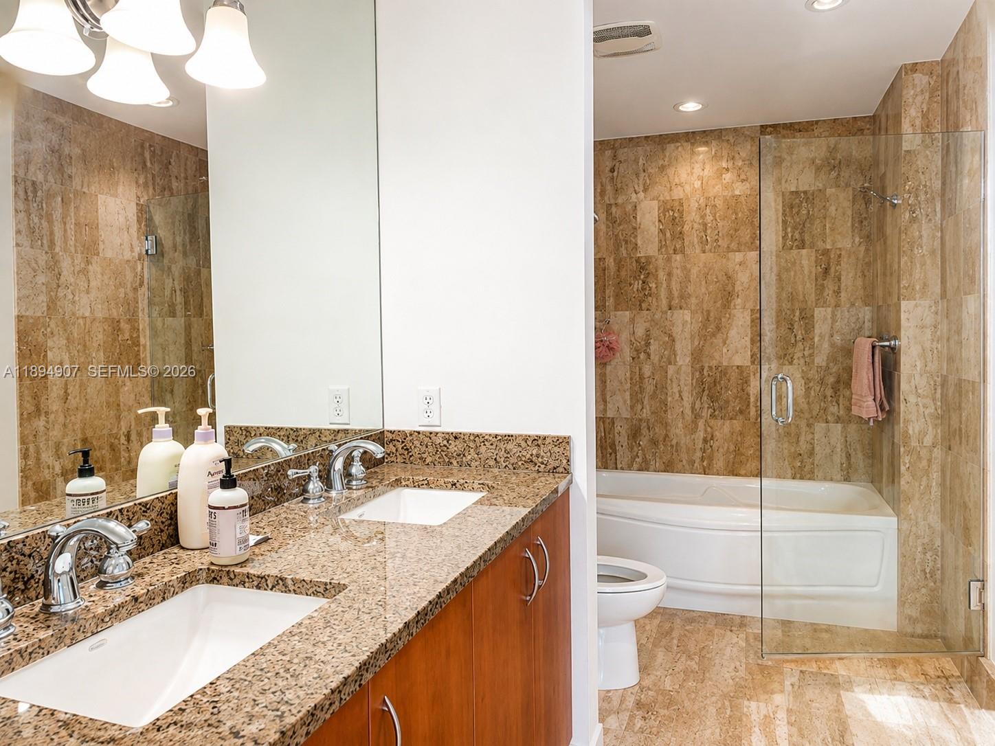 300 S Biscayne Boulevard T-1908 Property Photo 7