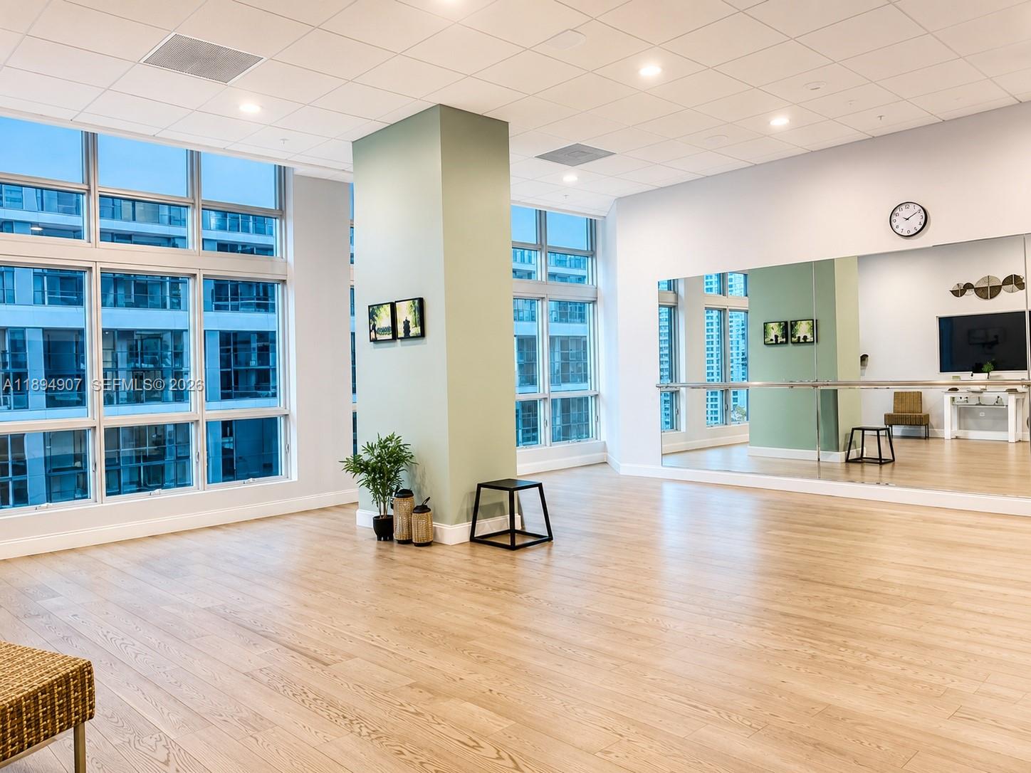 300 S Biscayne Boulevard T-1908 Property Photo 9