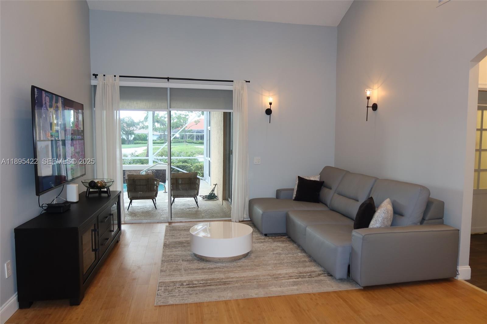 8189 Sandpiper Way Property Photo 4