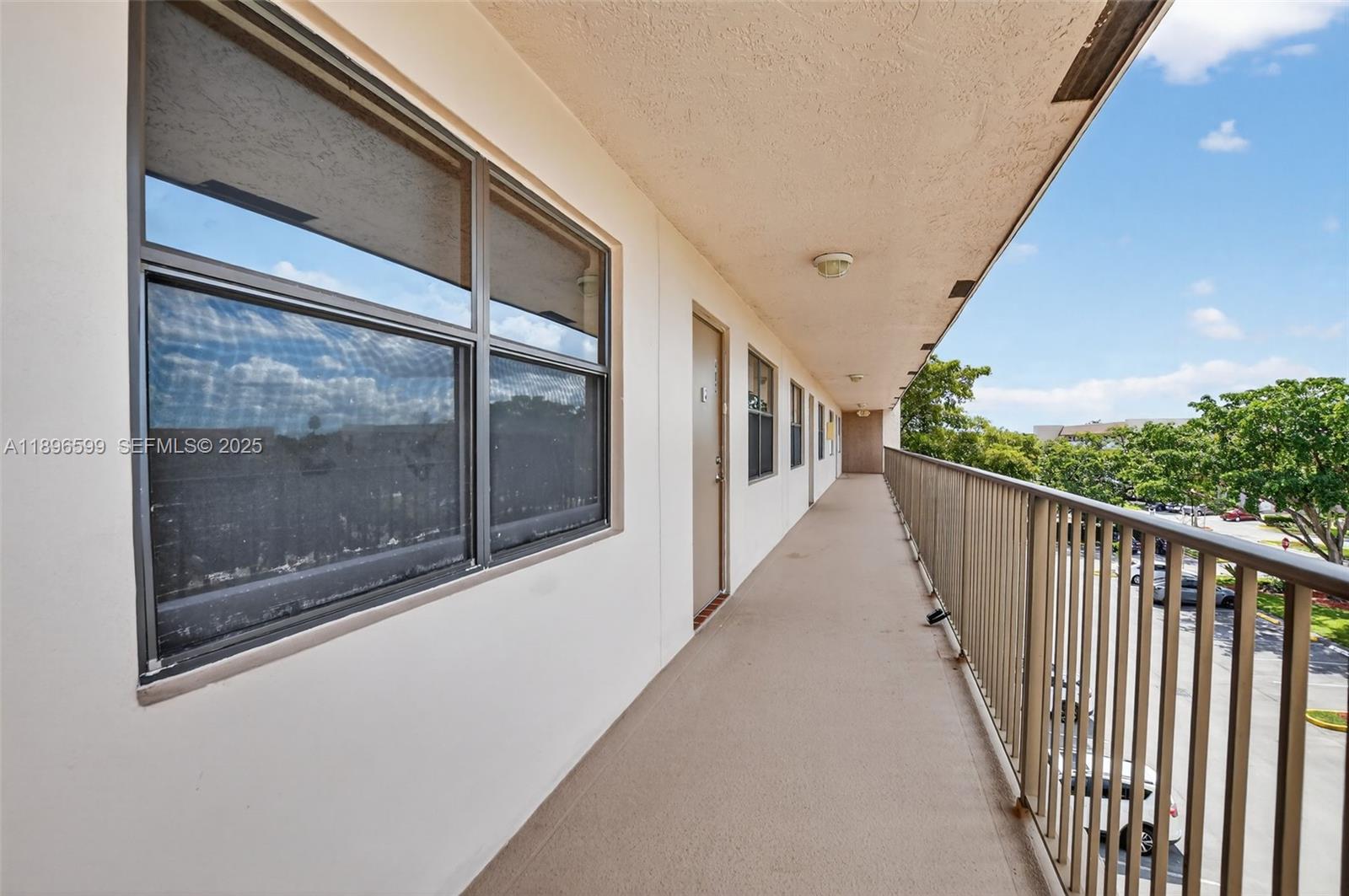 A11896599 Property Photo 3
