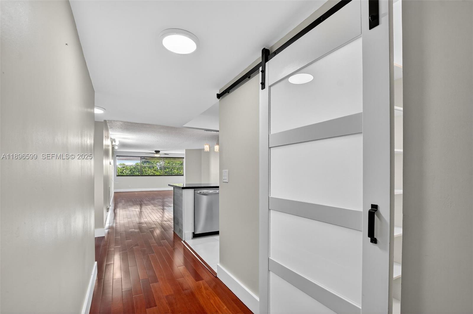 A11896599 Property Photo 4