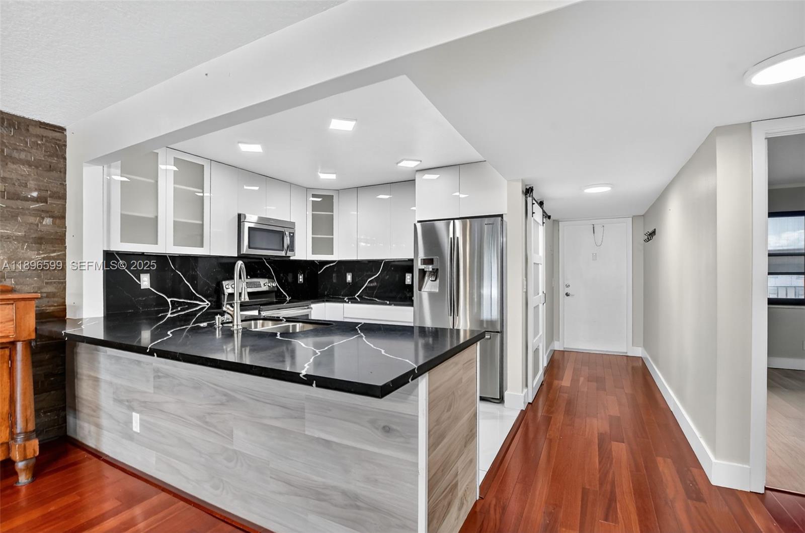 A11896599 Property Photo 6