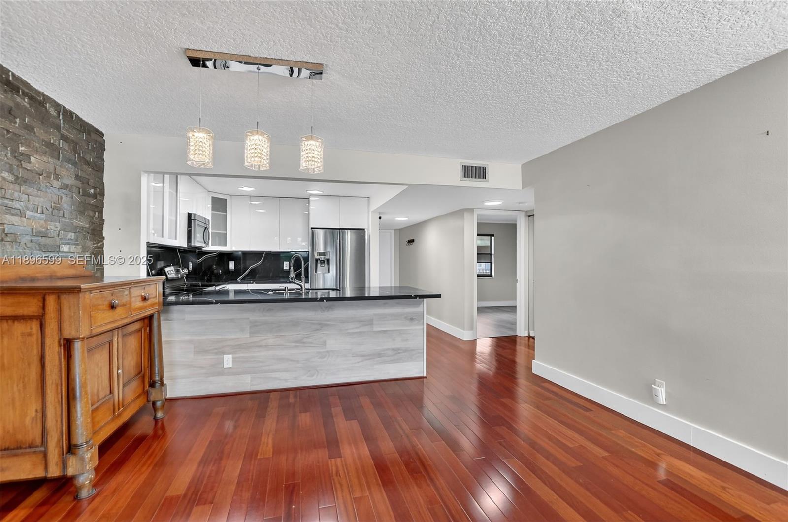 A11896599 Property Photo 8