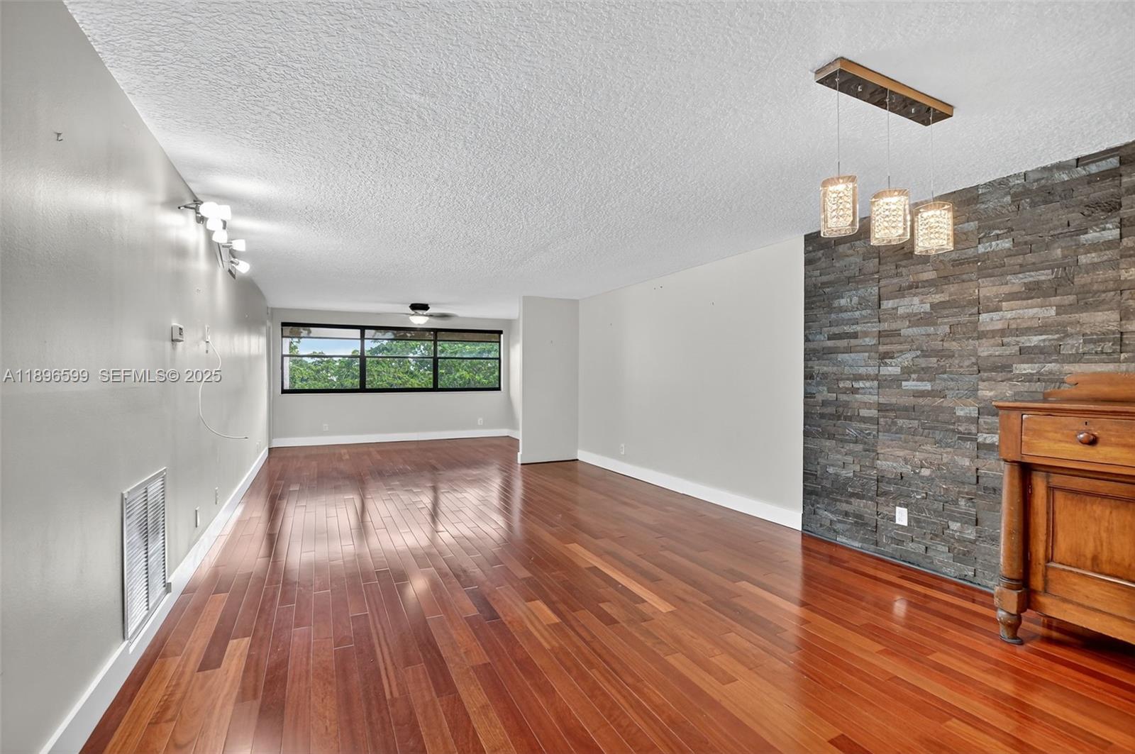 A11896599 Property Photo 9