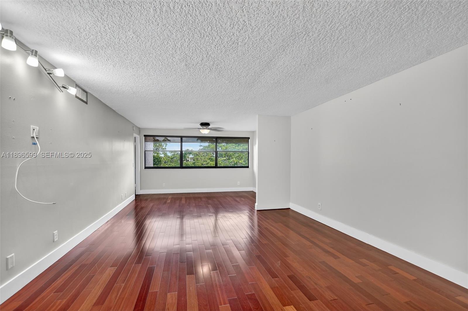 A11896599 Property Photo 10