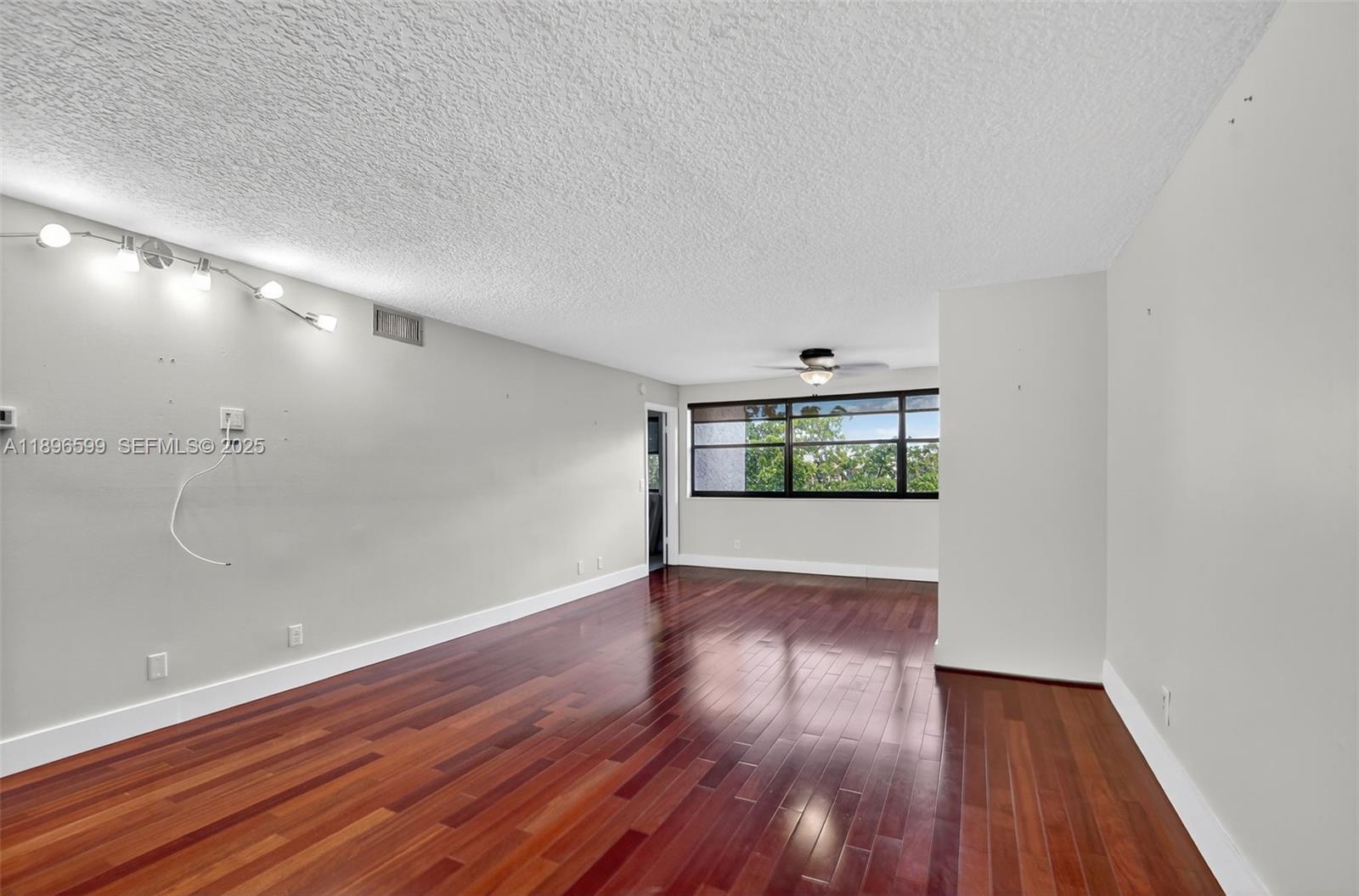 A11896599 Property Photo 11