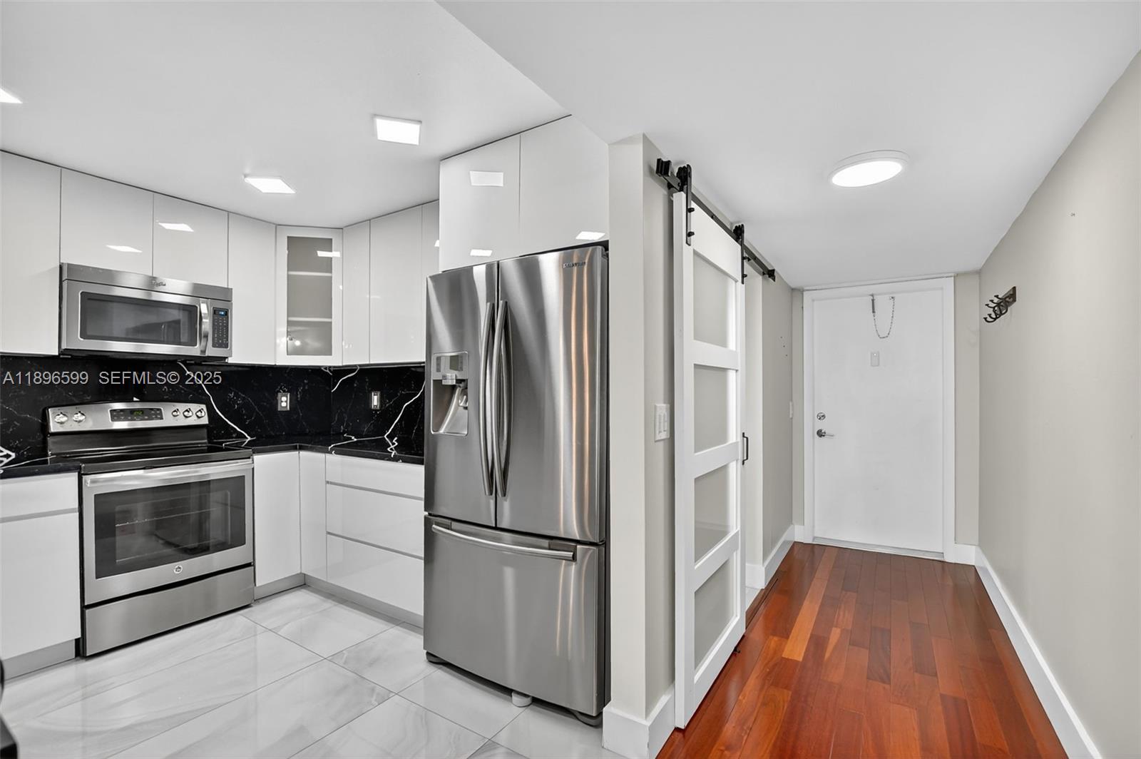 A11896599 Property Photo 17
