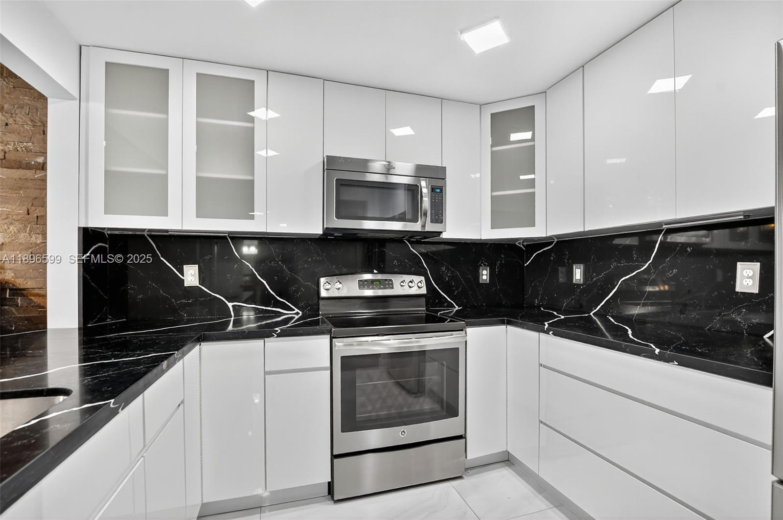 A11896599 Property Photo 18