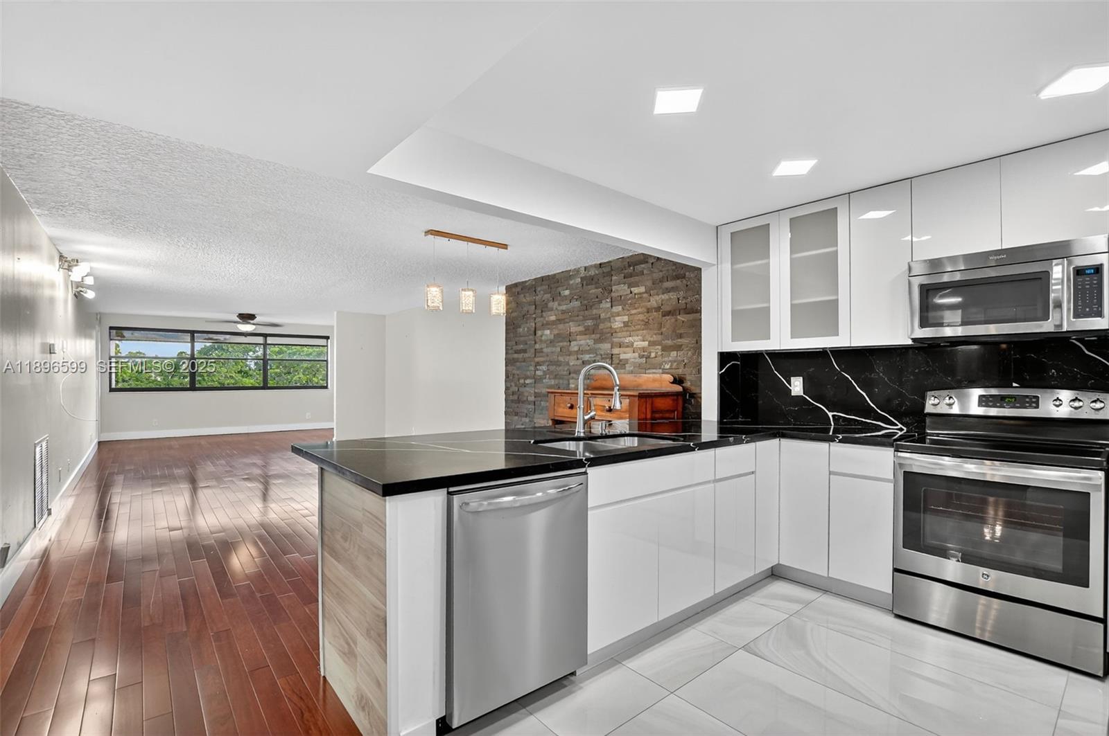 A11896599 Property Photo 20