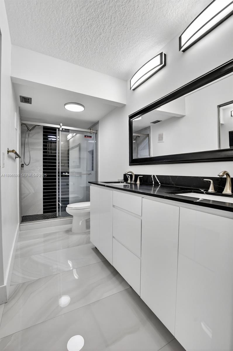 A11896599 Property Photo 25