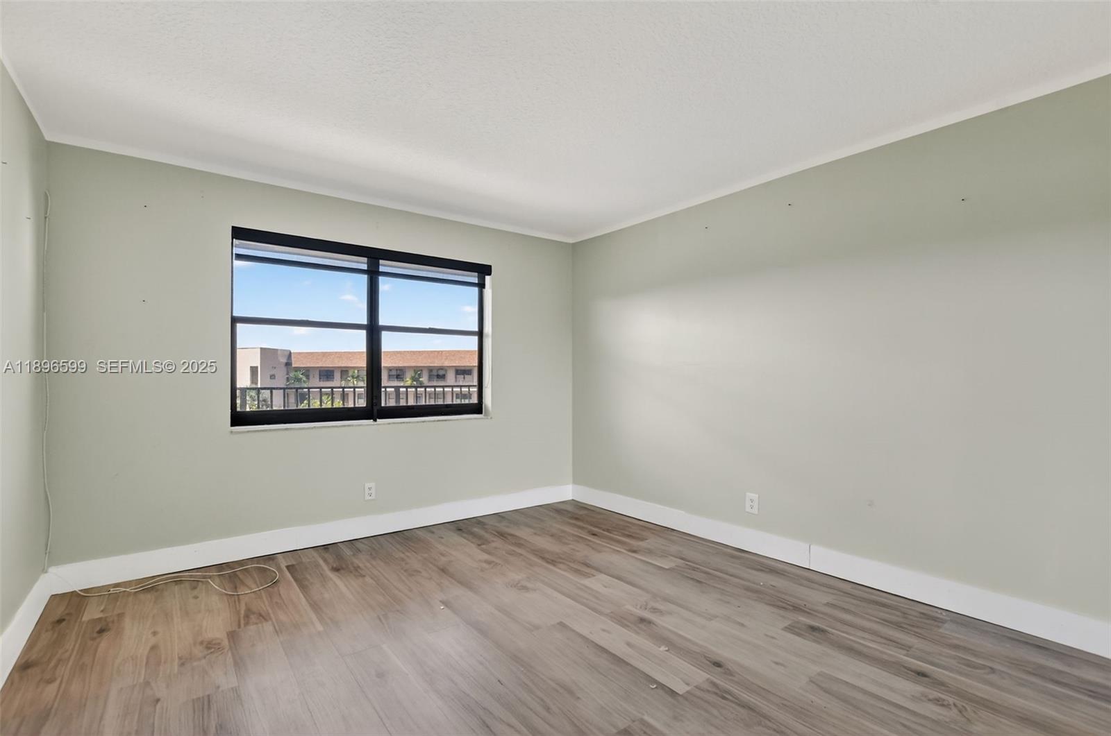 A11896599 Property Photo 27