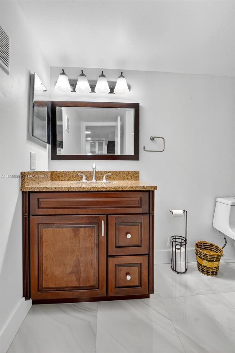 A11896599 Property Photo 30
