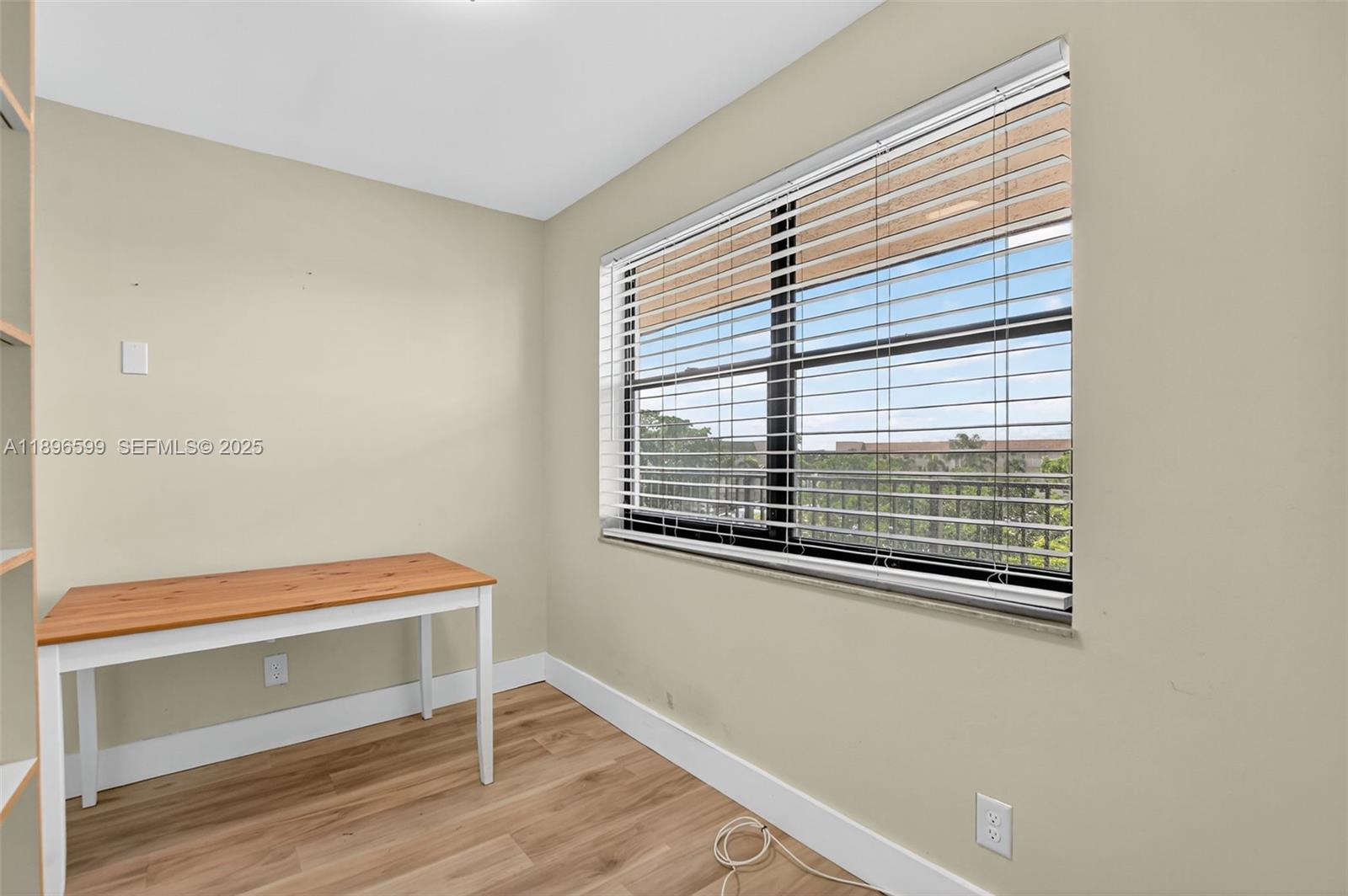 A11896599 Property Photo 32