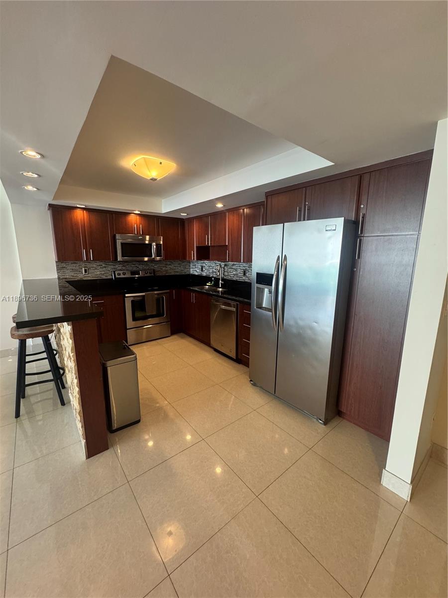 19370 Collins Avenue 1427 Property Photo 4