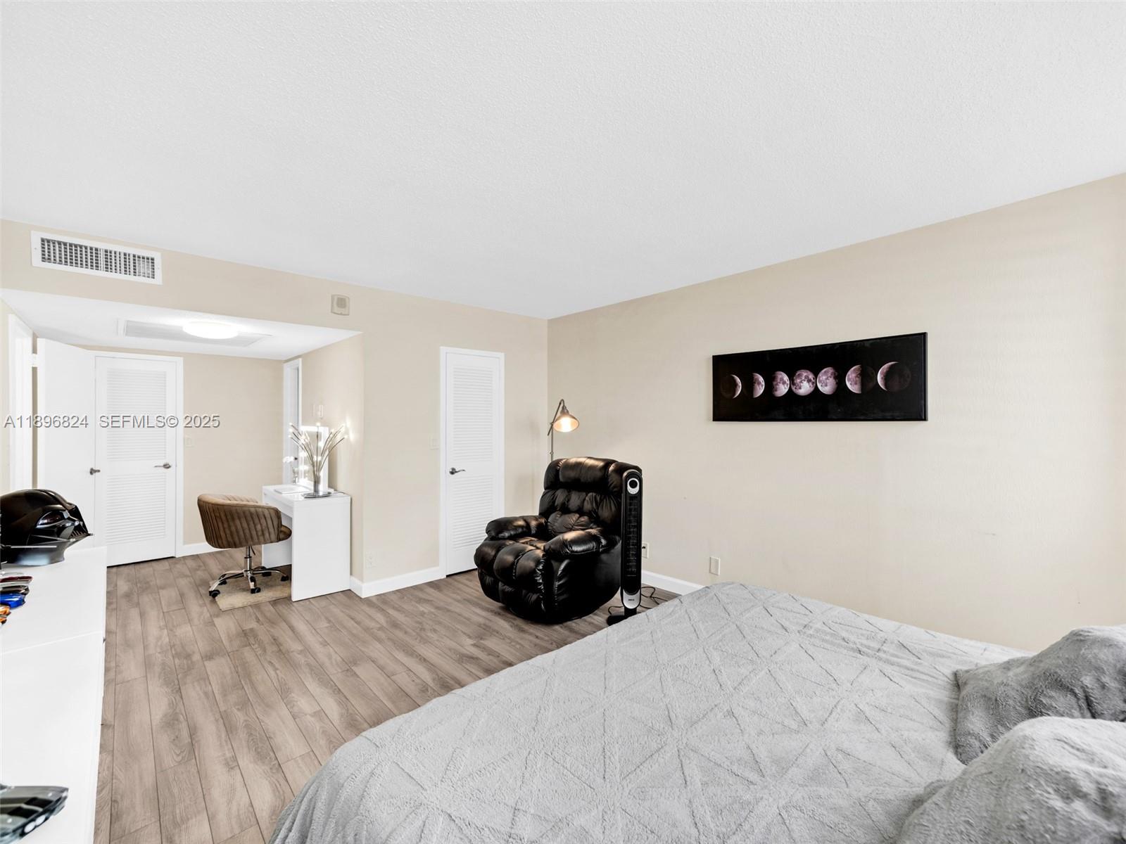 A11896824 Property Photo 2