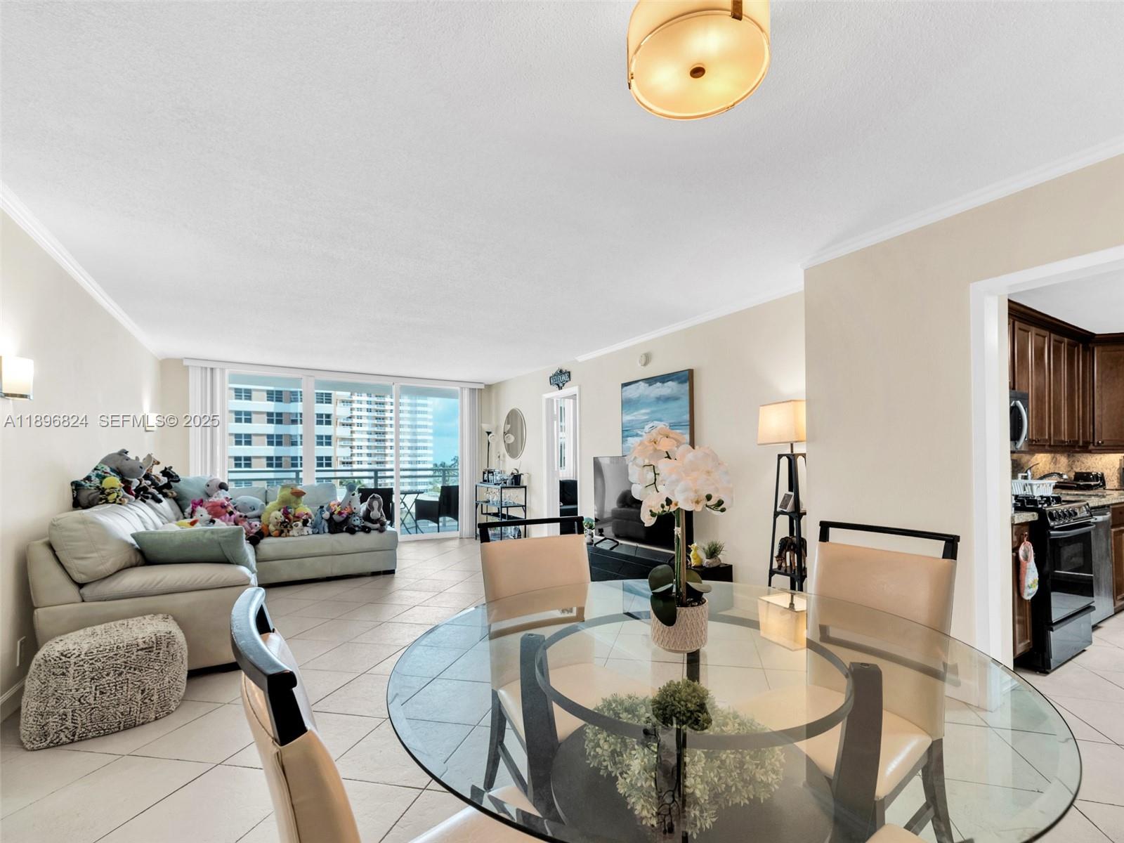 A11896824 Property Photo 6