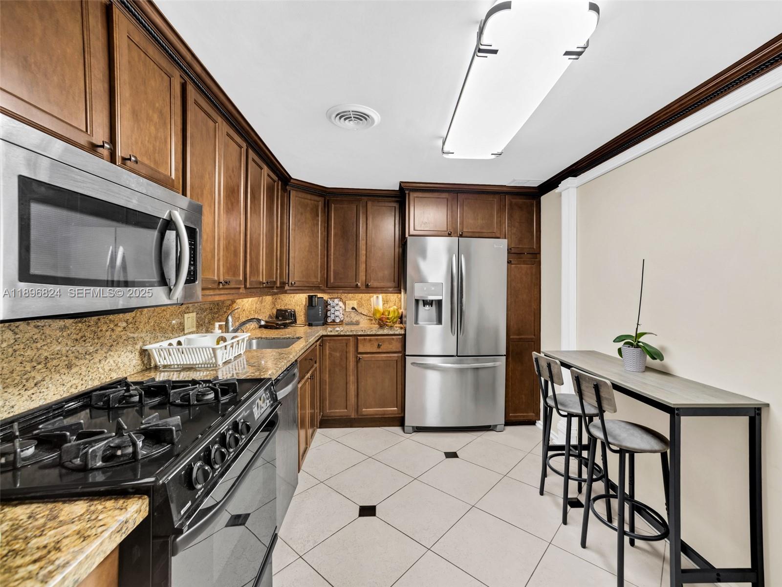 A11896824 Property Photo 10