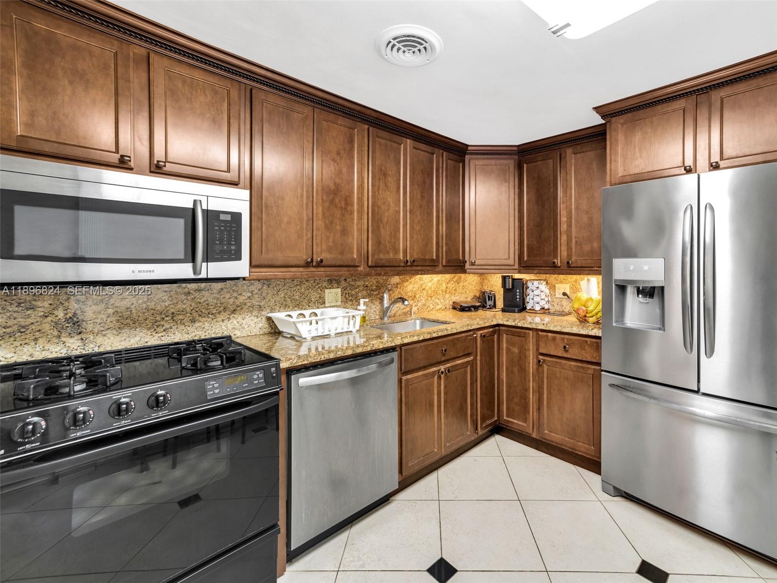 A11896824 Property Photo 11