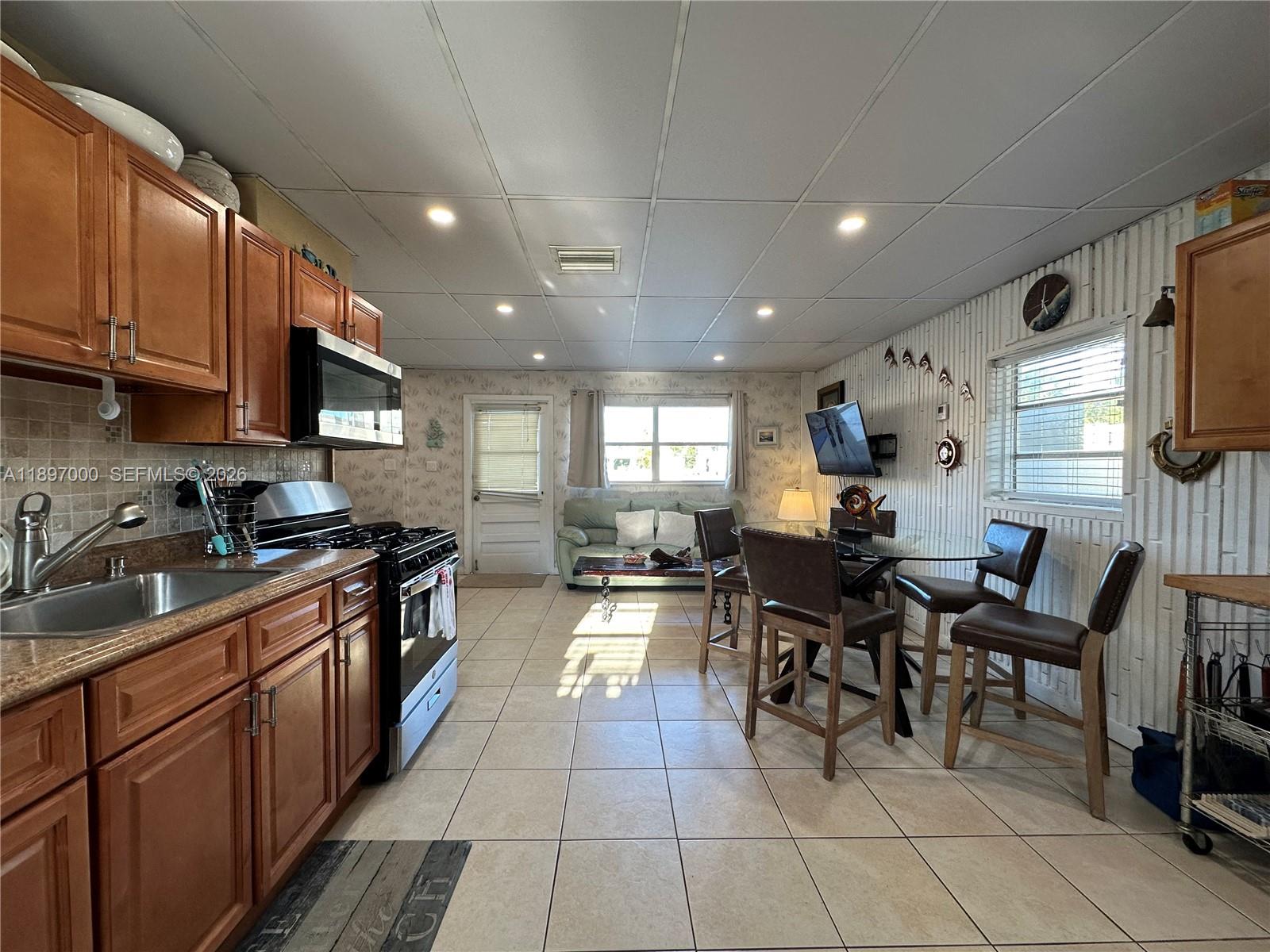 164 Venetian Drive Property Photo 10