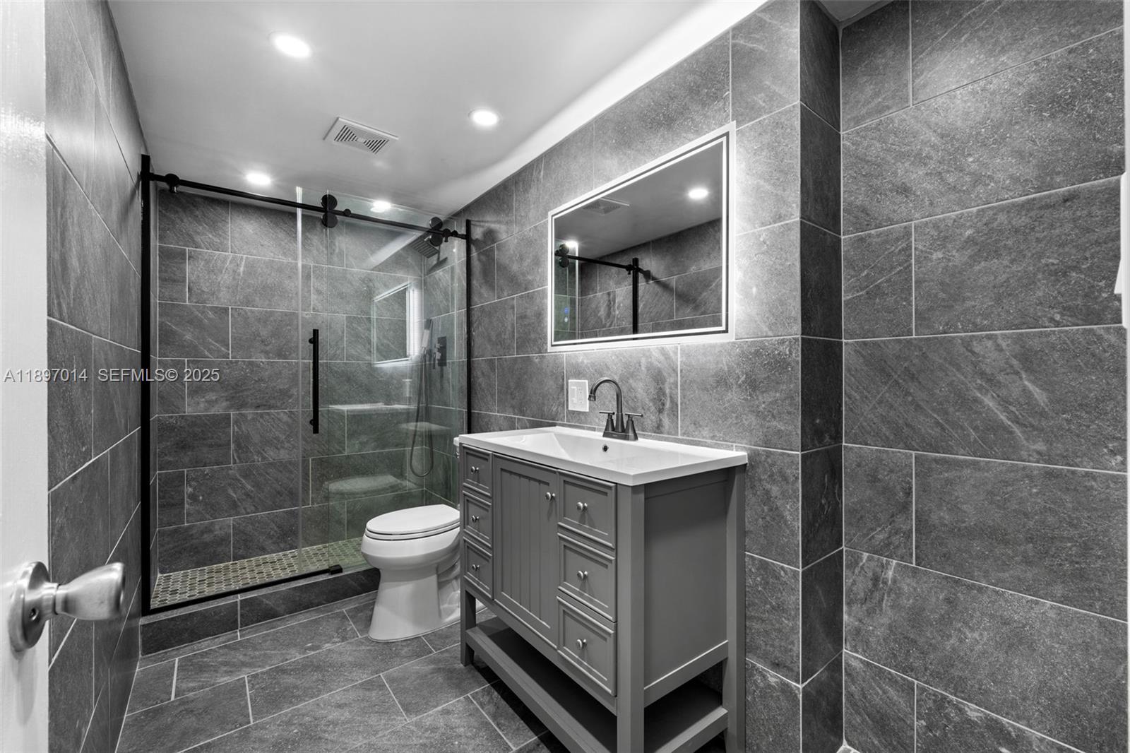 401 Golden Isles Drive 304 Property Photo 5