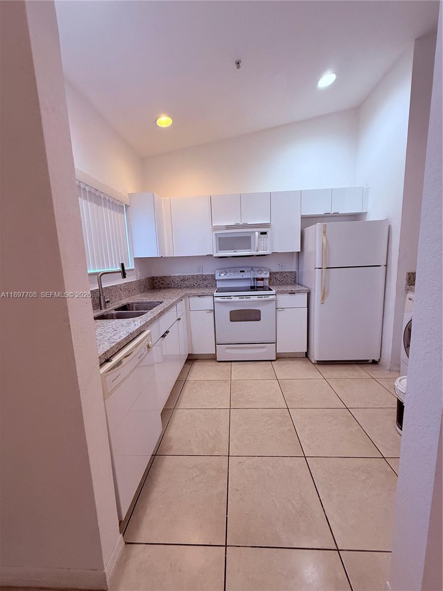 3820 Sw 48th Avenue E-31 Property Photo 1