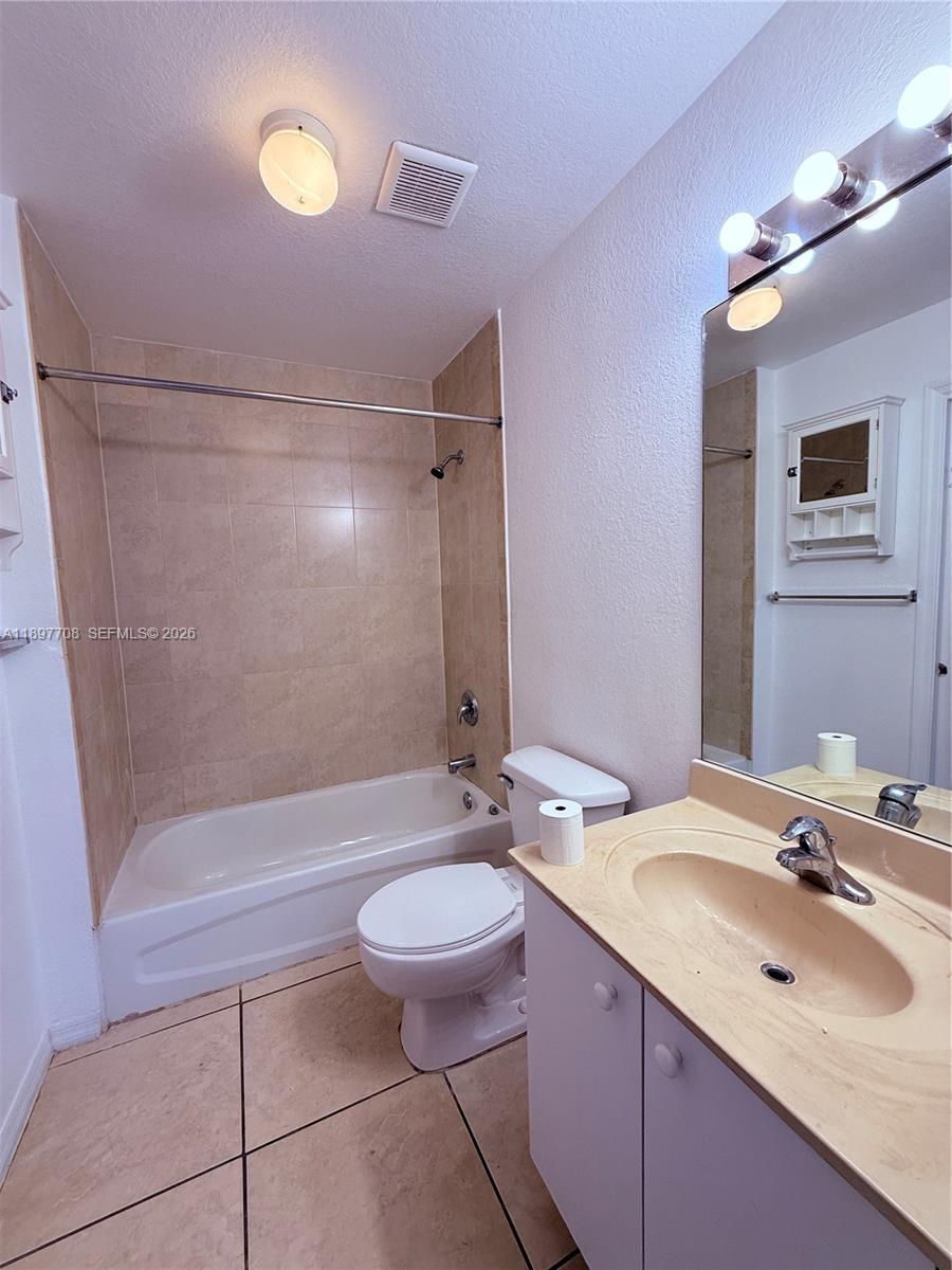 3820 Sw 48th Avenue E-31 Property Photo 9