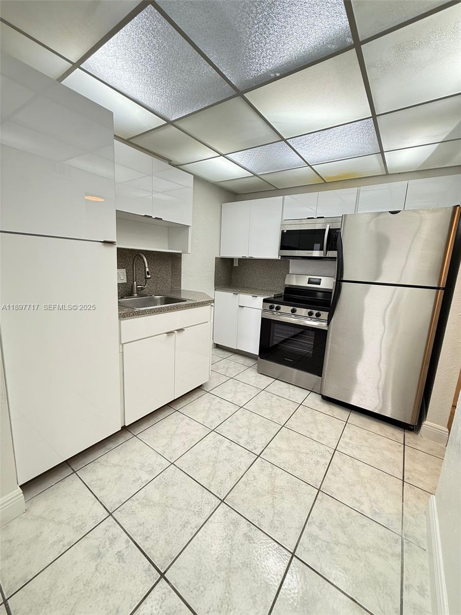 13499 Biscayne Boulevard 811 Property Photo 2