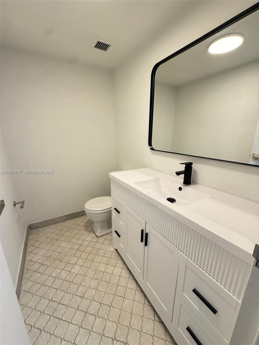 13499 Biscayne Boulevard 811 Property Photo 4