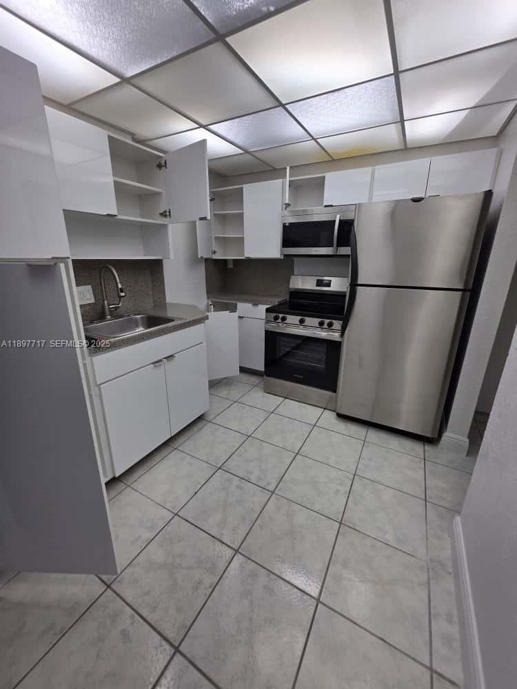 13499 Biscayne Boulevard 811 Property Photo 10