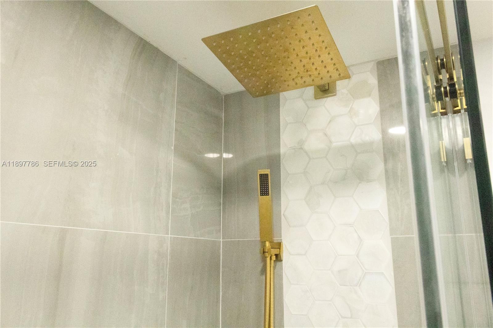 5005 Collins Avenue 1523 Property Photo 7