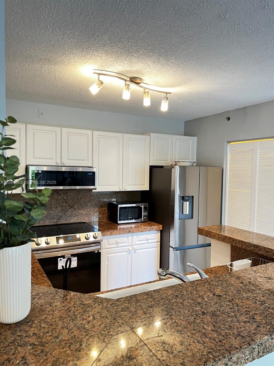 A11897962 Property Photo 9