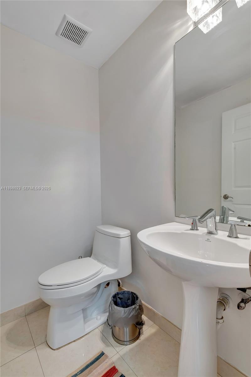 18409 Ne 27th Court 156 Property Photo 13