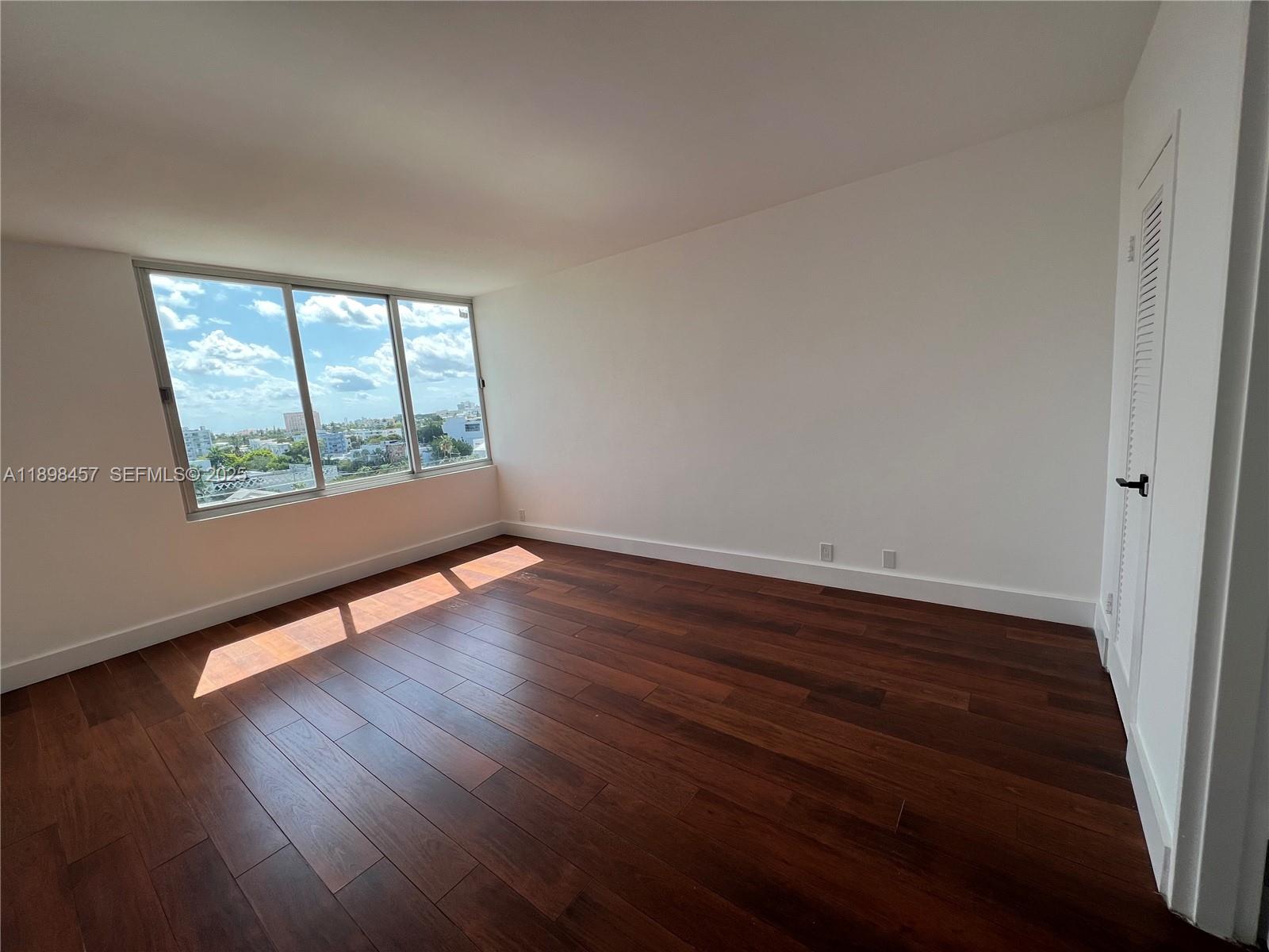 1000 West Avenue 808 Property Photo 3