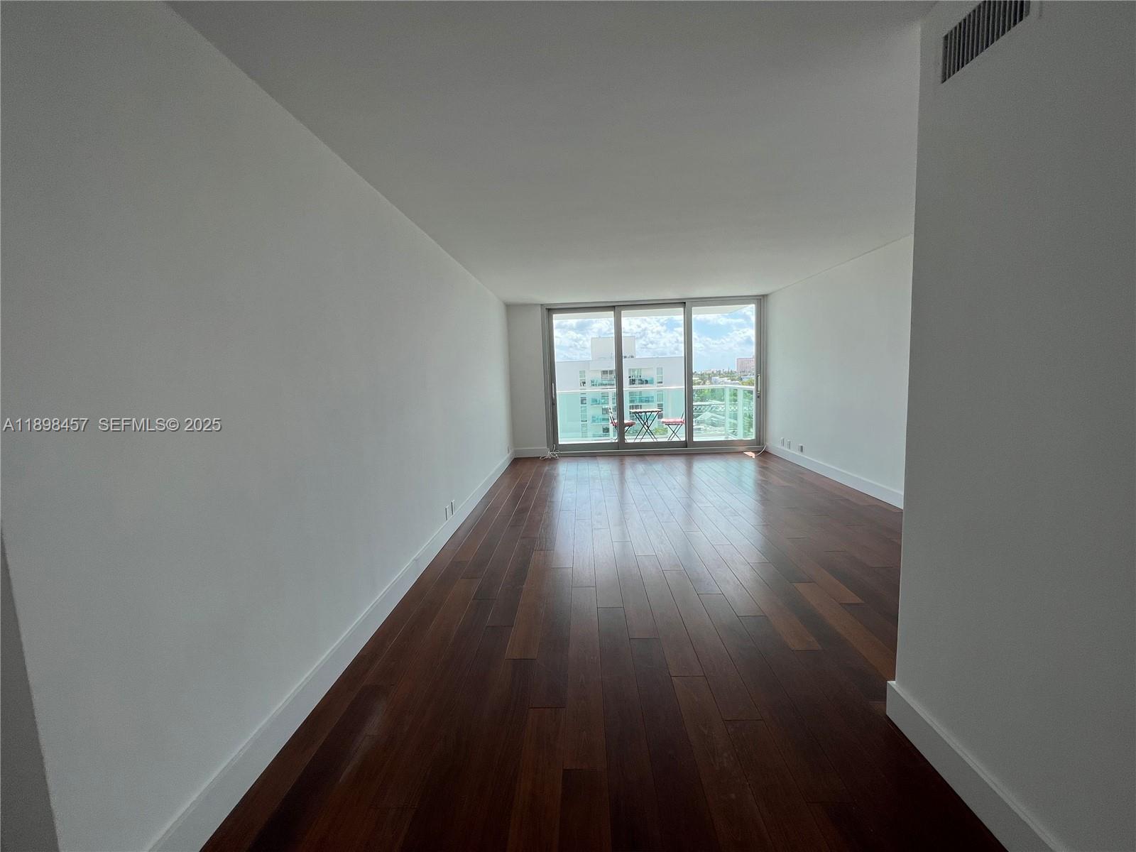 1000 West Avenue 808 Property Photo 5