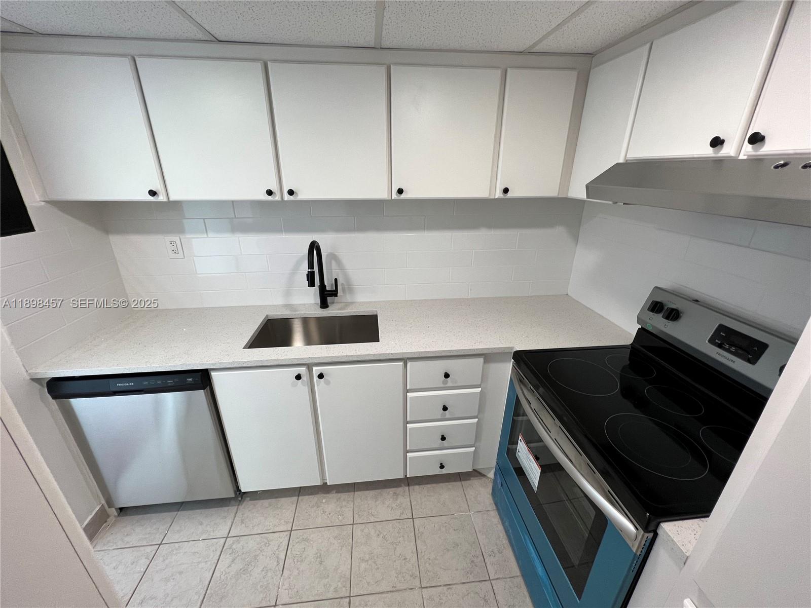 1000 West Avenue 808 Property Photo 8