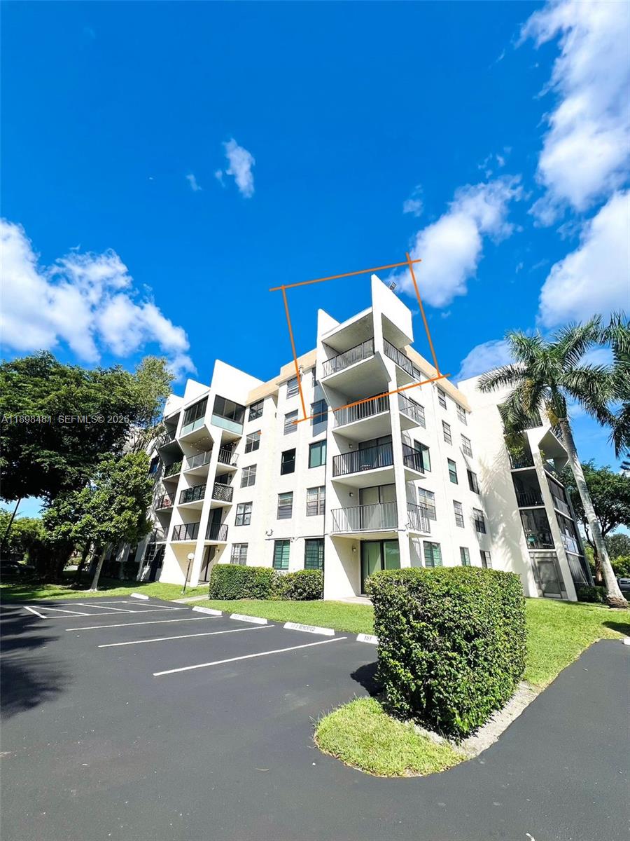 6190 Woodlands Boulevard 517 Property Photo 4