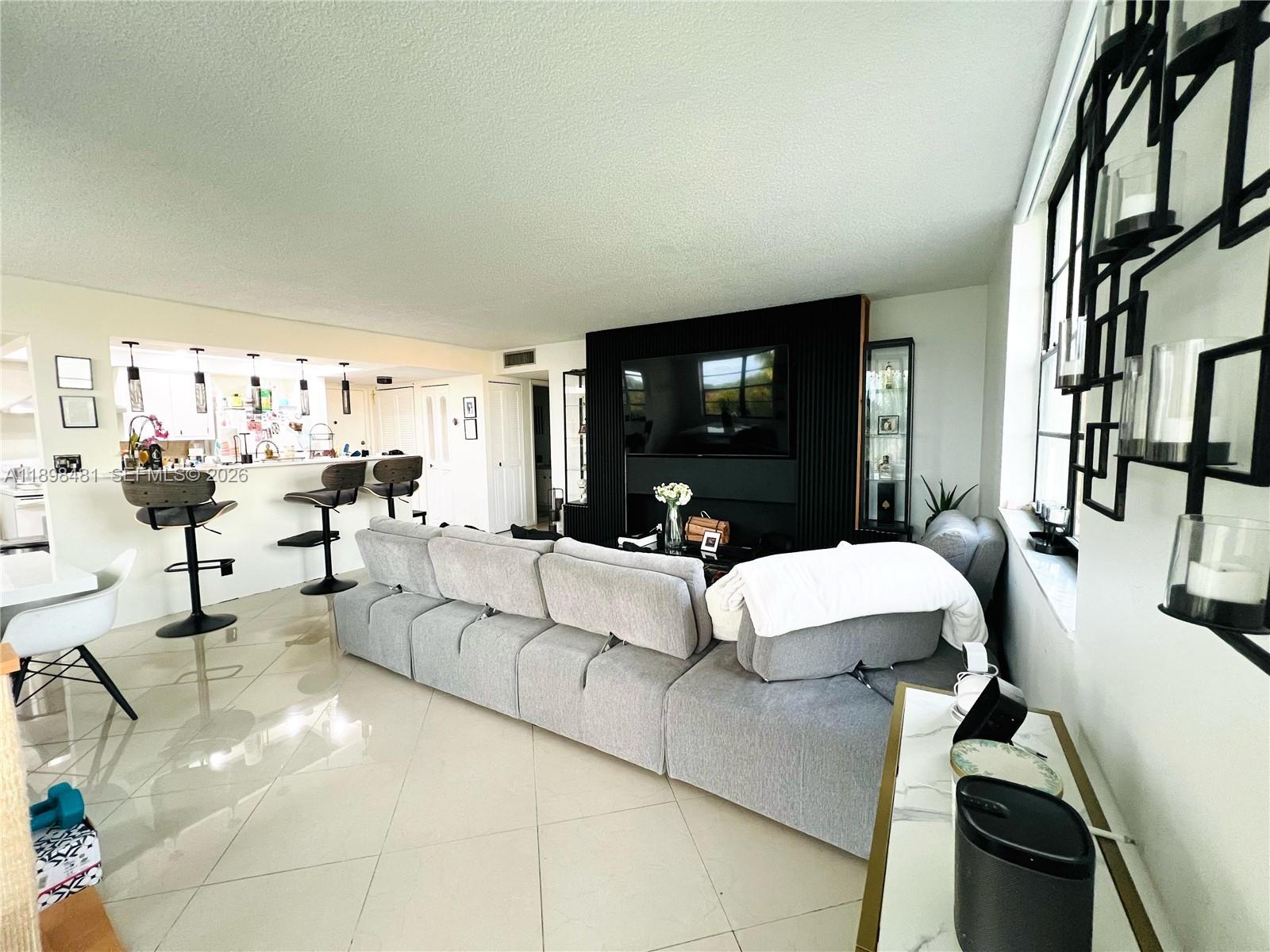 6190 Woodlands Boulevard 517 Property Photo 8