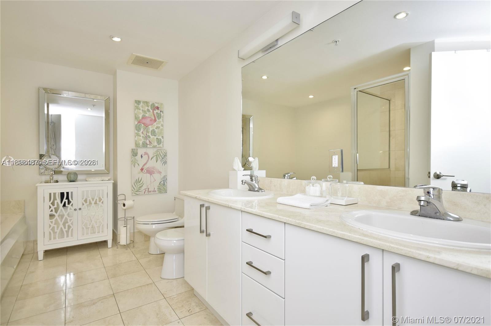 17375 Collins Avenue 2002 Property Photo 12